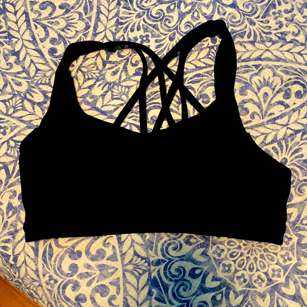 Lululemon strappy black sports bra, size 8!